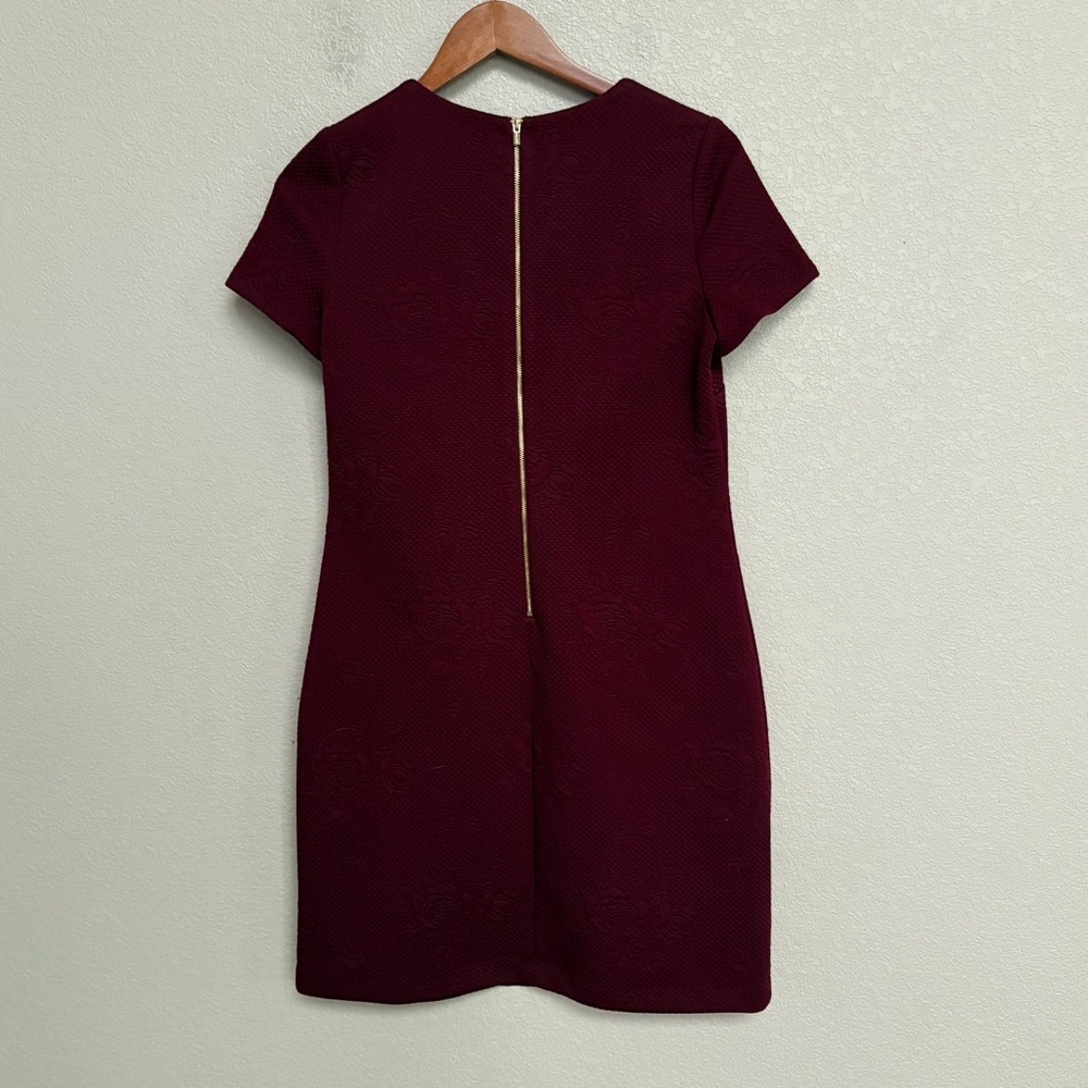 Calvin Klein Burgundy Textured Rose Jacquard Sheath Dress Gold Zip Women’s 6 - Picture 2 of 6